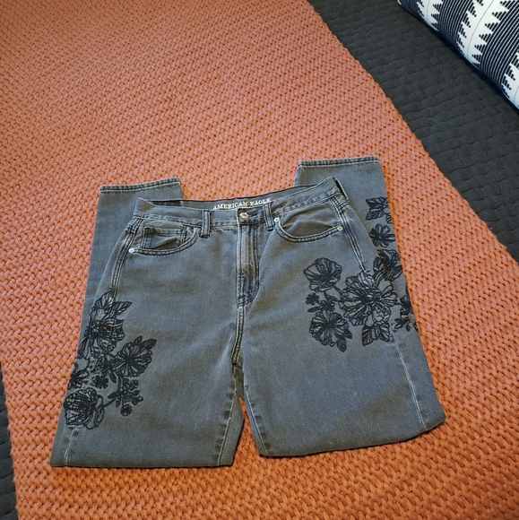 AEO Floral Mom Jeans - Picture 3 of 7